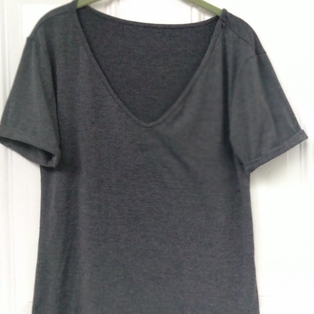Dark Gray T-shirt V-neck short sleeves Size M Medium